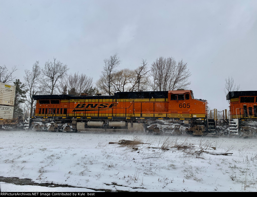 BNSF 605 on 22K 